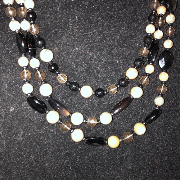 3 Stand bead necklace with SS closure - Picture 3 of 5
